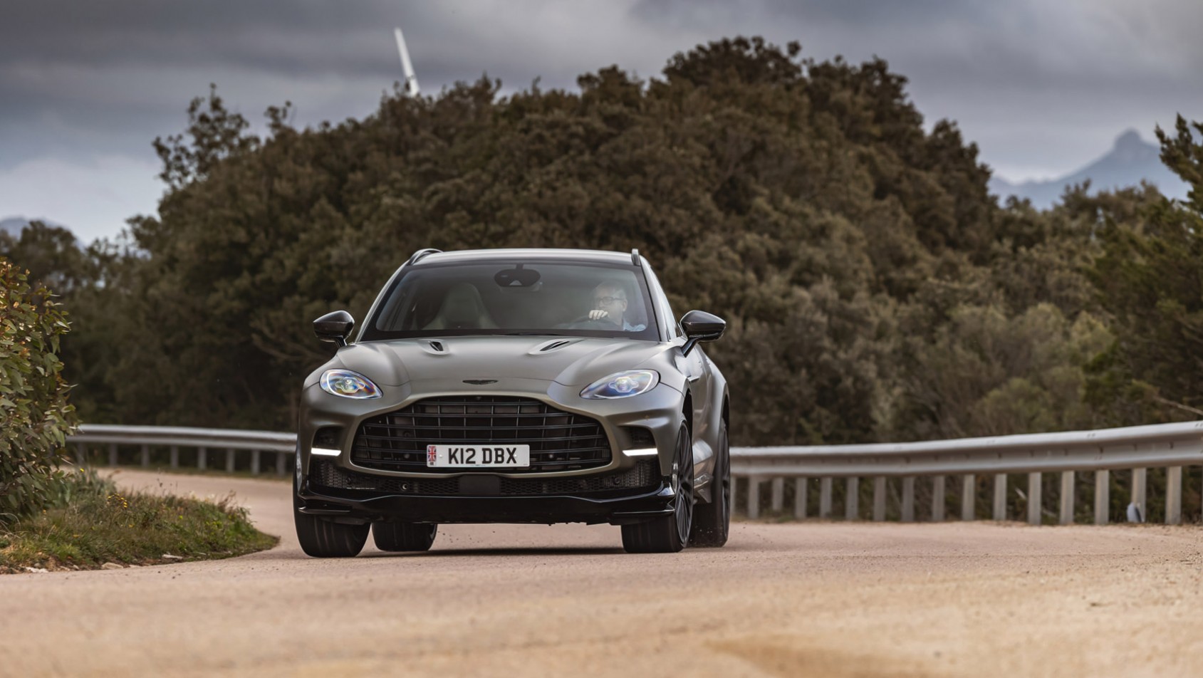 Aston Martin DBX707 przód