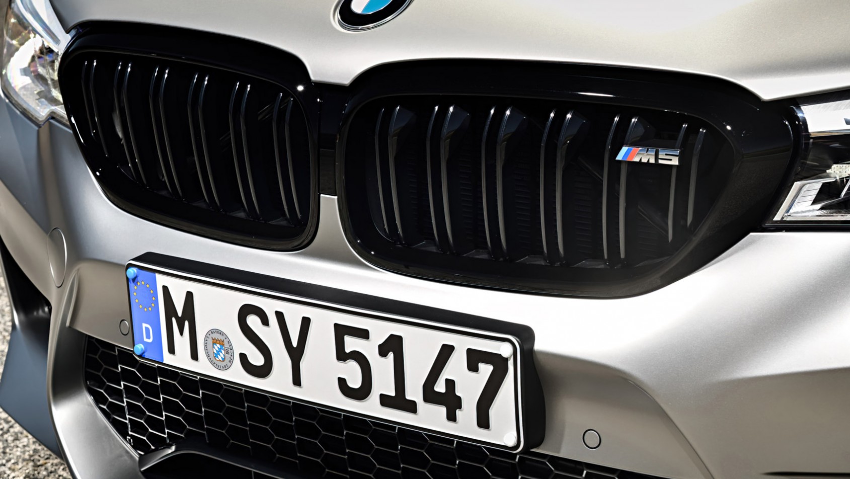 BMW M5 Competition grill