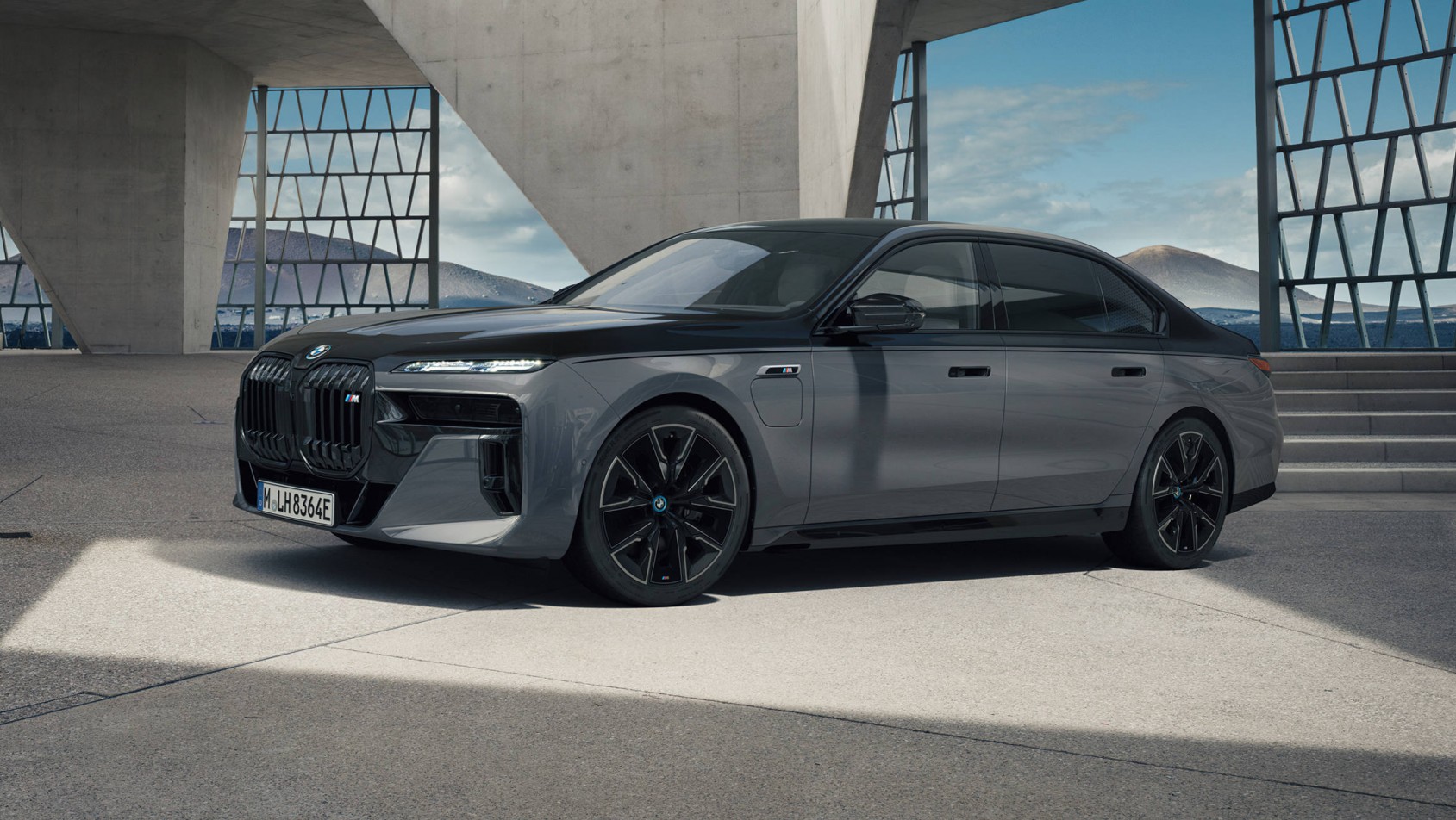 BMW M760e - premiera