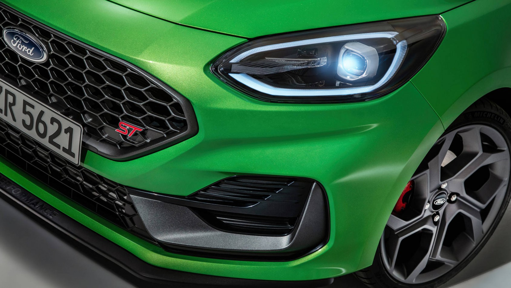 Ford Fiesta ST 3D - zbliżenie na reflektory