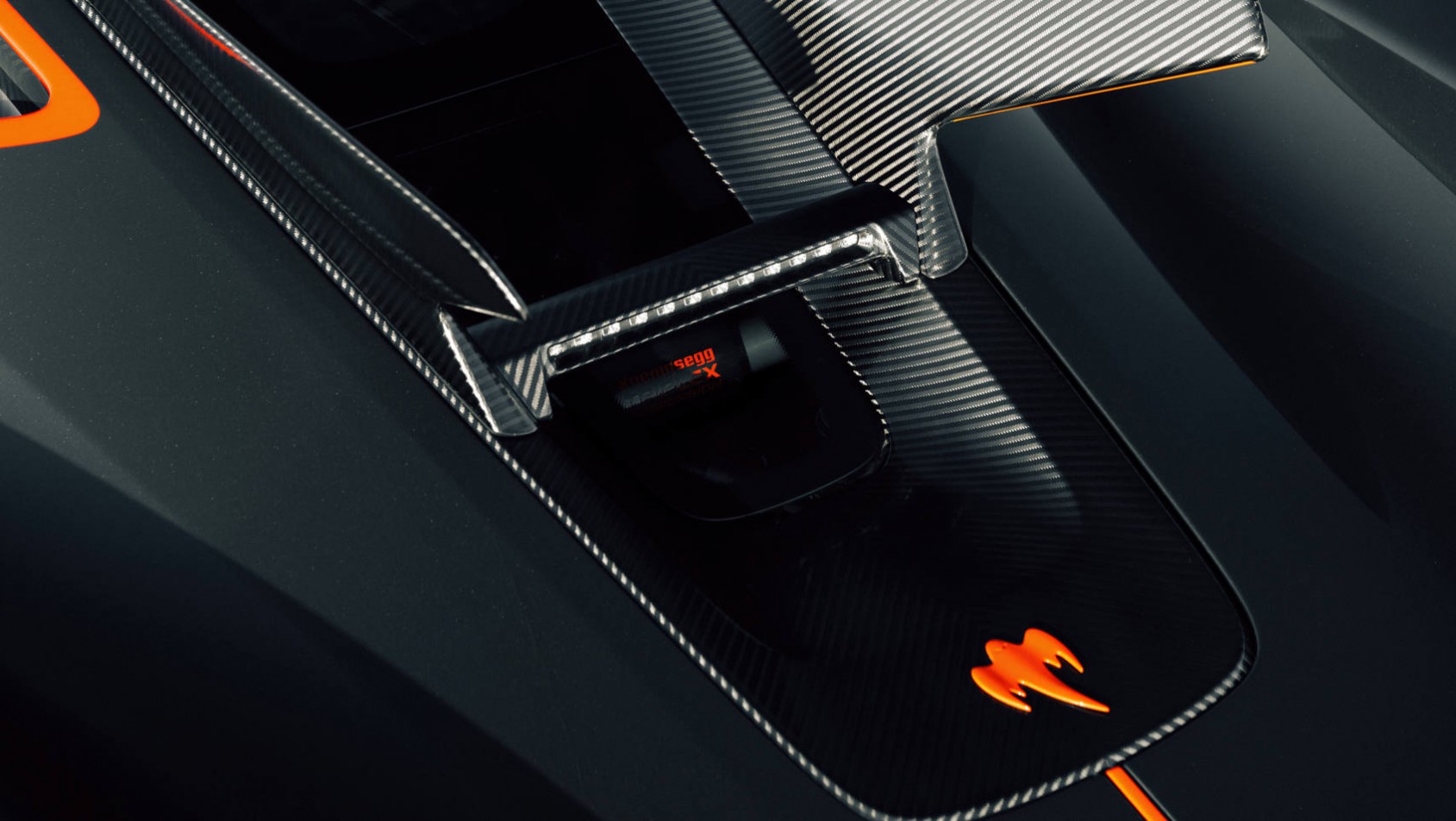 Koenigsegg Jesko Absolut - pomarańczowe akcenty auta