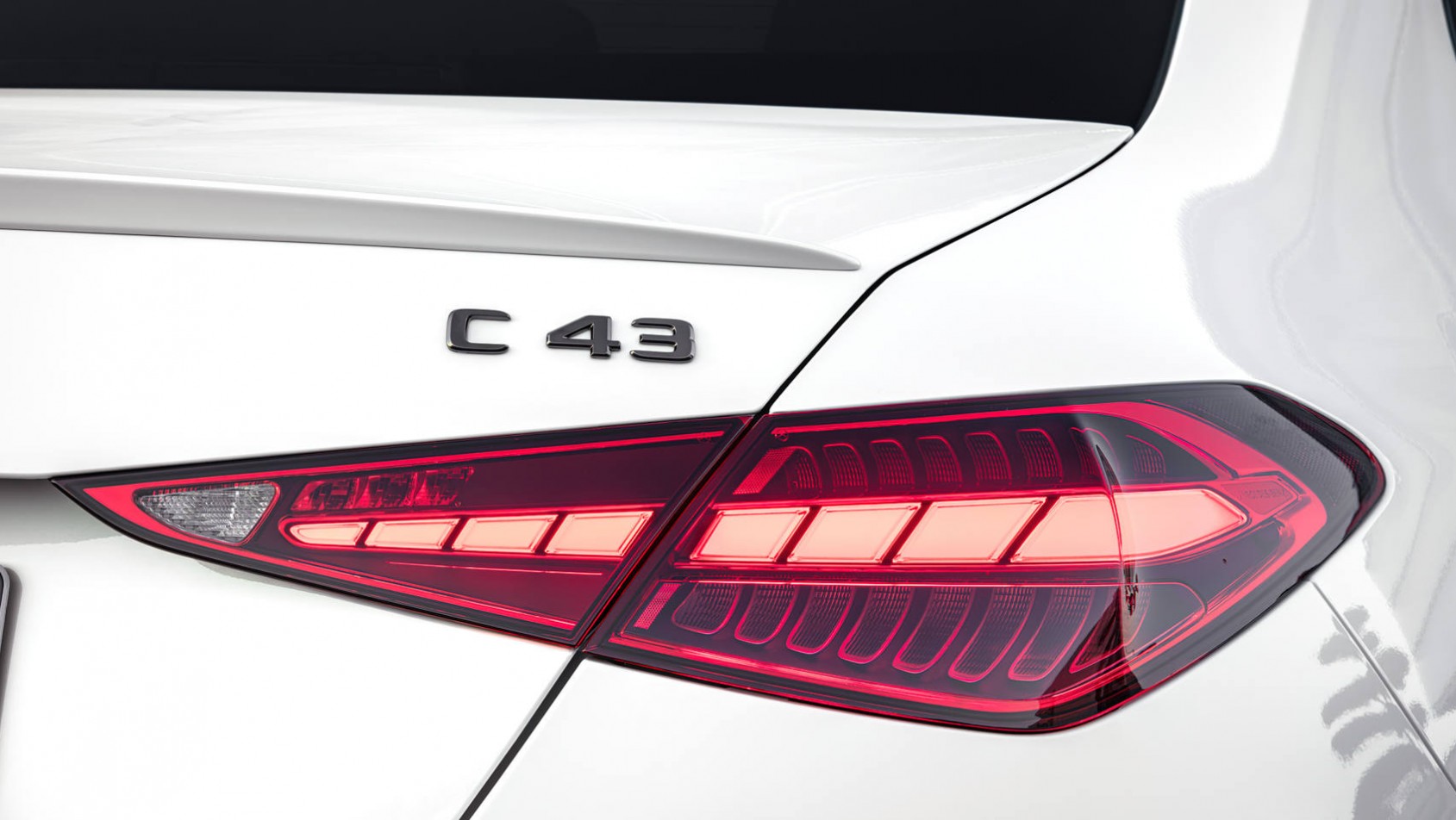 Mercedes-AMG C43 - tylne światła
