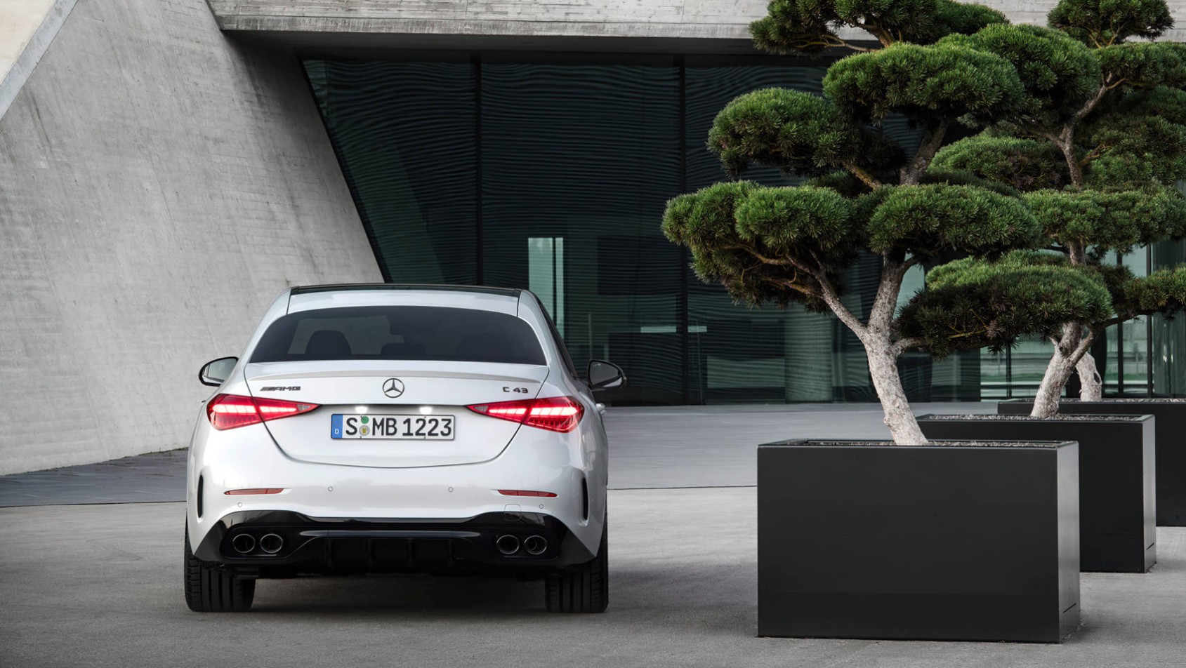 Mercedes-AMG C43 - zbliżenie na tył auta