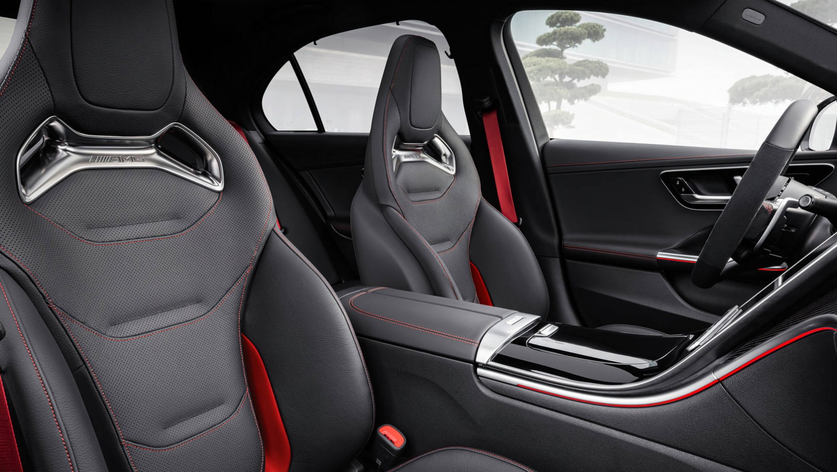 Mercedes-AMG C43 - kubełkowe fotele