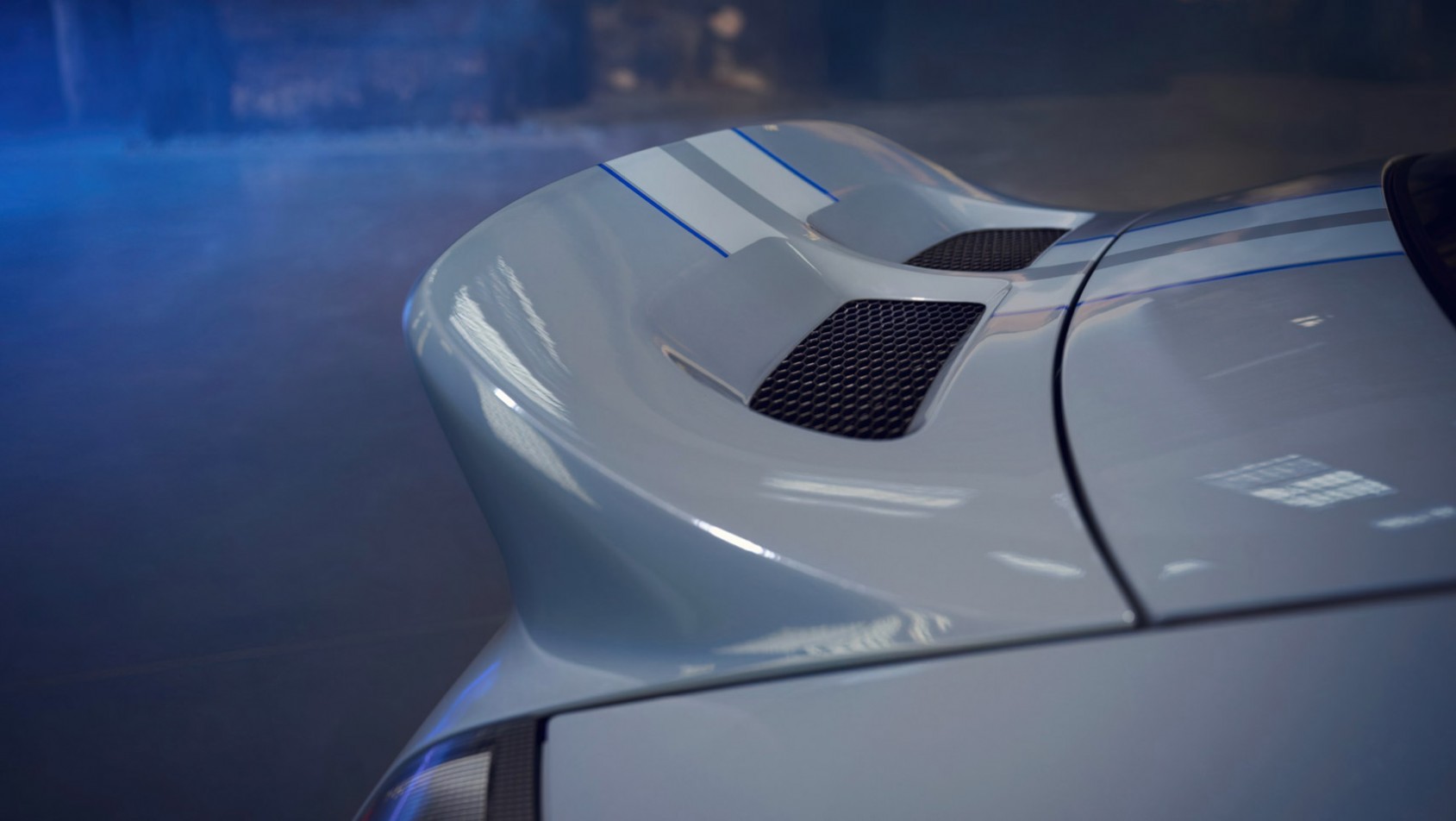 Porsche 911 Classic Club Coupe - spoiler typu ducktail