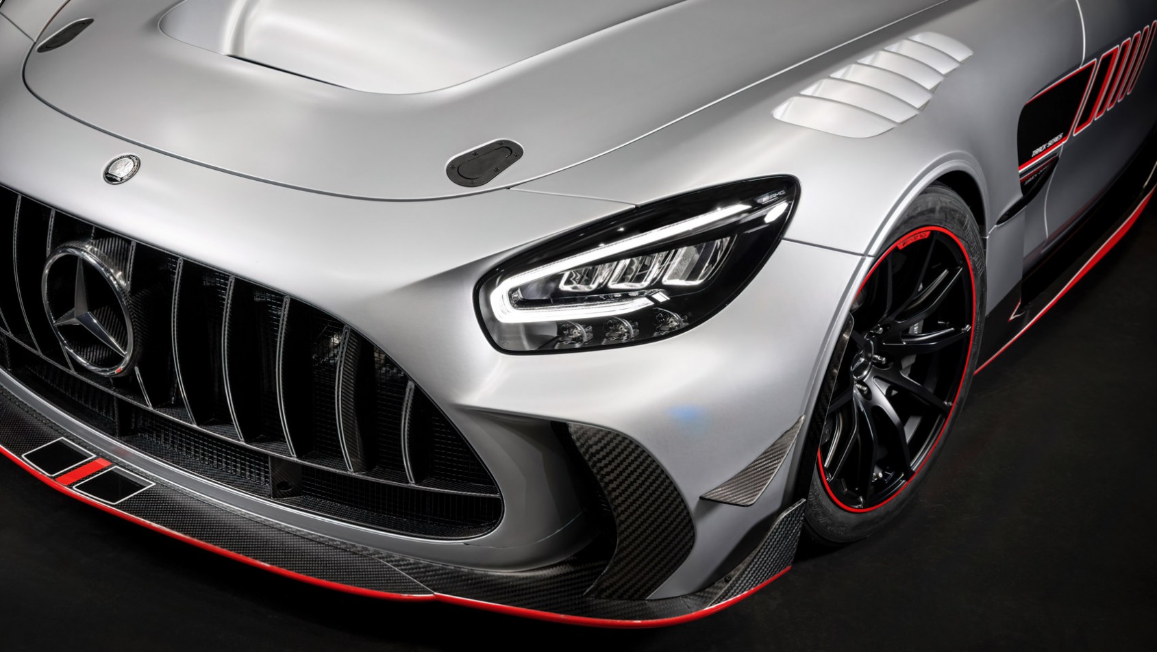 Mercedes-AMG GT Track Series - zbliżenie na front auta