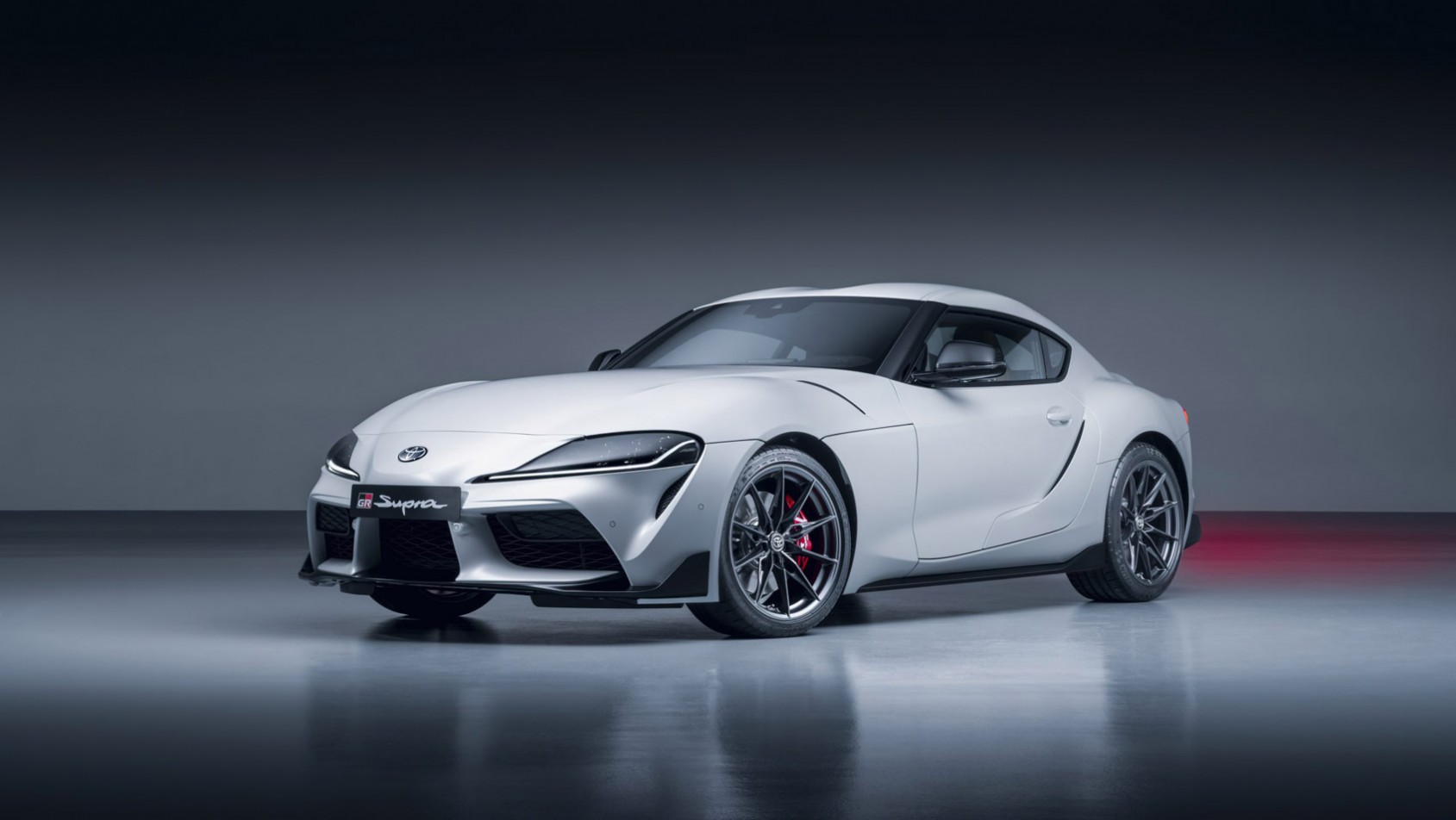 Toyota Supra GR 2022 sylwetka z przodu