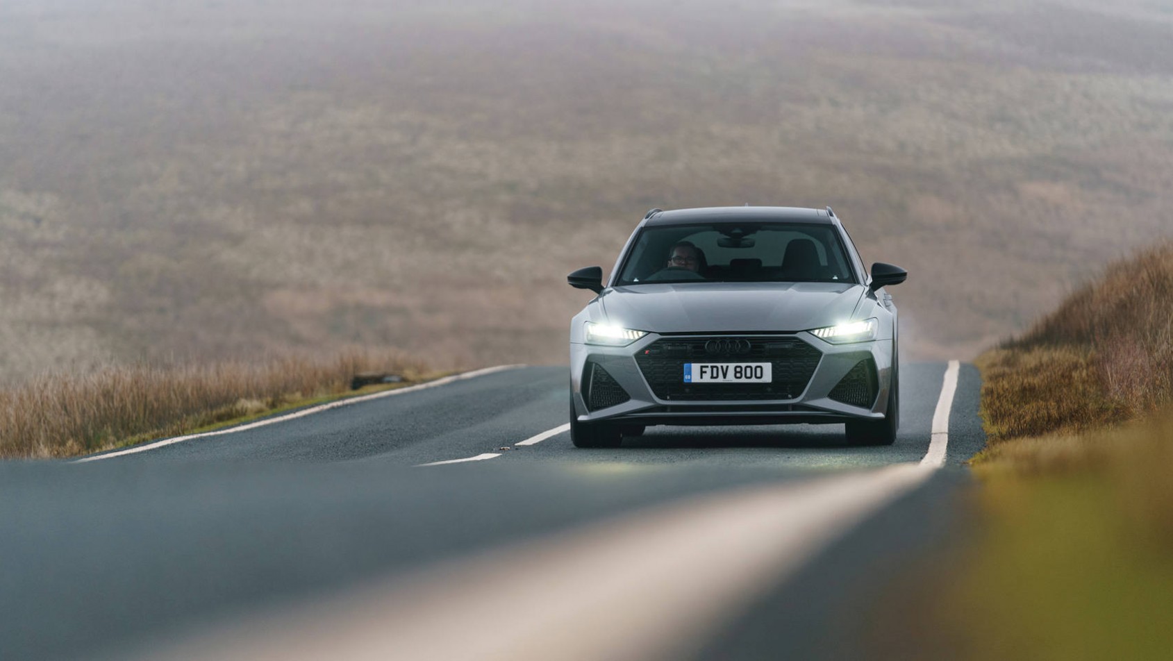 Audi RS6 kombi przodem