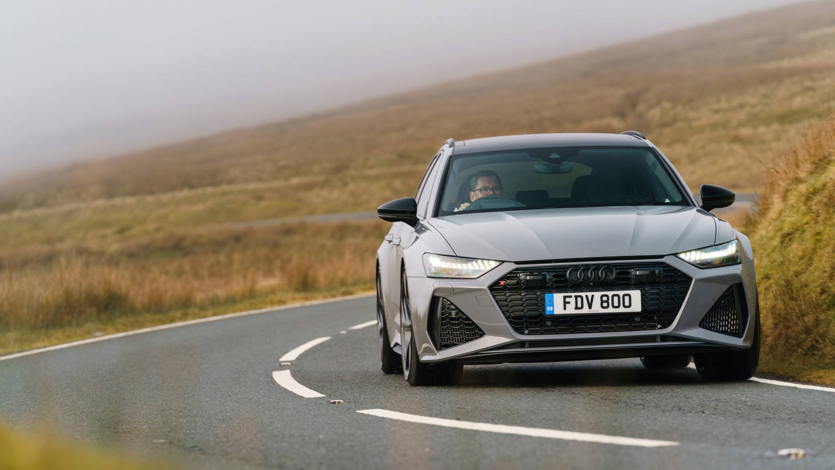 Audi RS6pokonuje zakręt