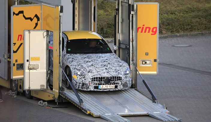 Mercedes AMG GT podczas testów na Nurburgringu