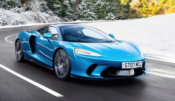 McLaren GT - supersamochód czy realny rywal dla Ferrari Roma? McLaren GT na górskiej drodze