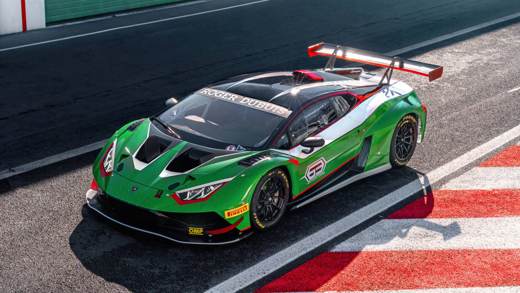 Lamborghini Squadra Corse Huracan GT3 EVO2 - przygotowuje się do wjazdu na tor