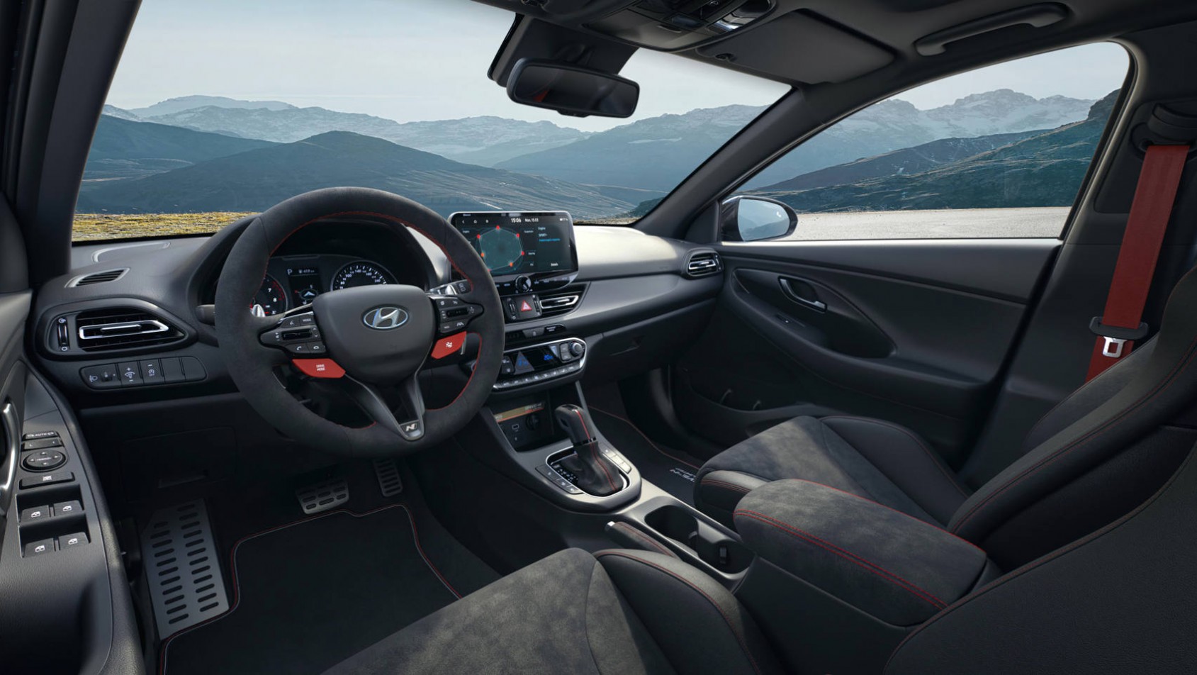 Hyundai i30 N Drive N Limited Edition - wnętrze w dużą ilością alkantary
