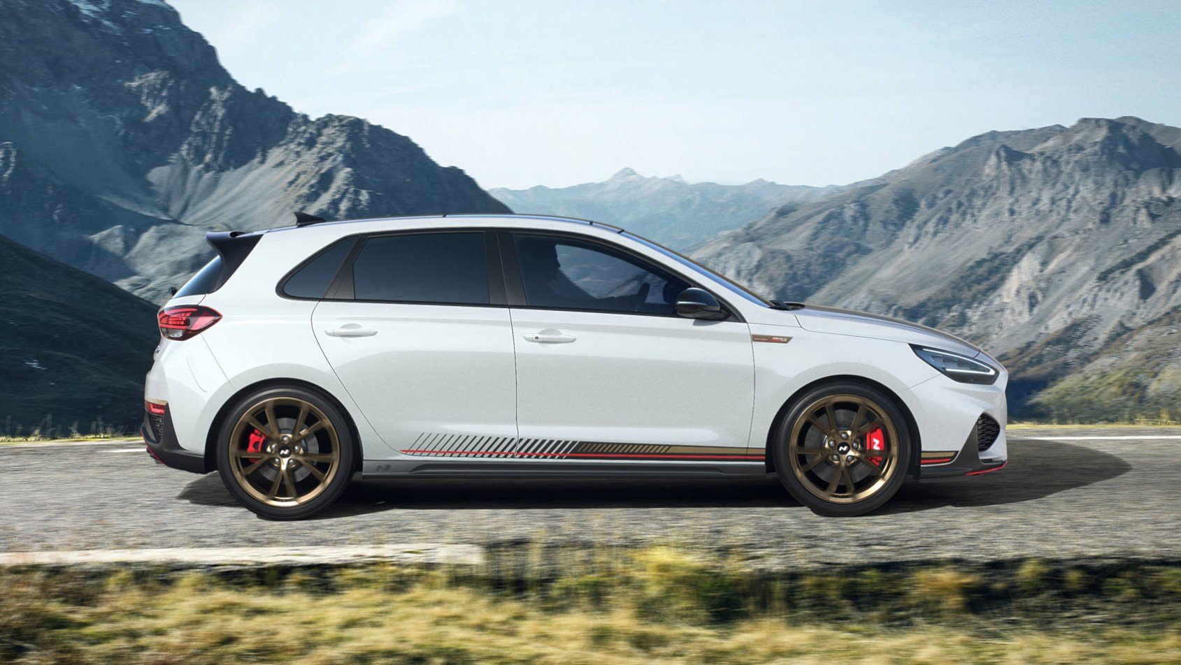 Hyundai i30 N Drive-N w kolorze Serenity White Pearl