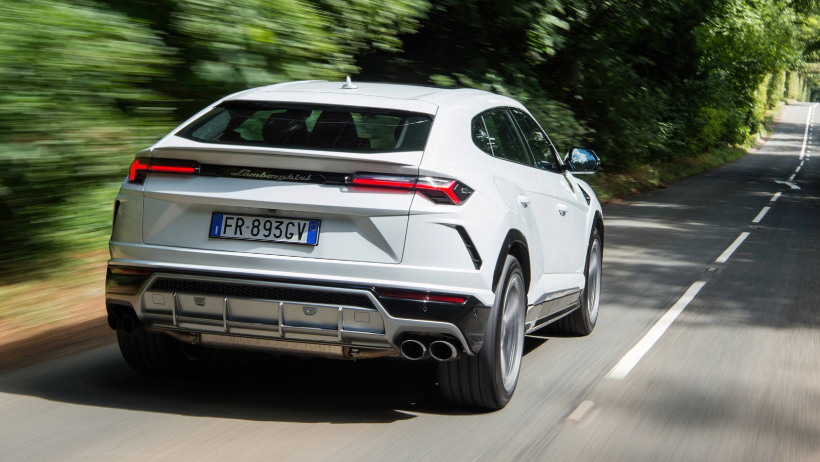 Biały Lamborghini Urus - tył auta
