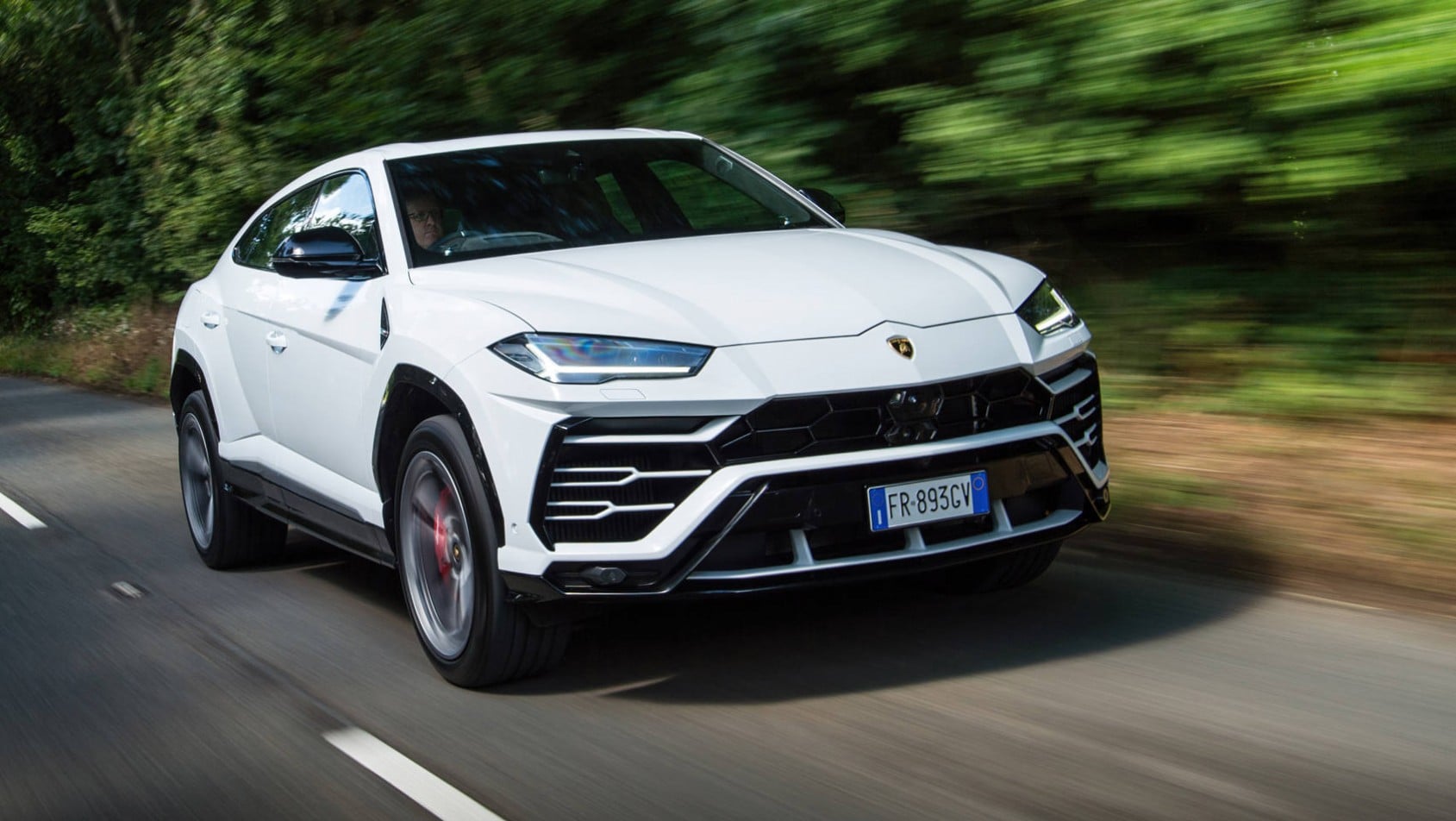 Biały Lamborghini Urus - przód auta