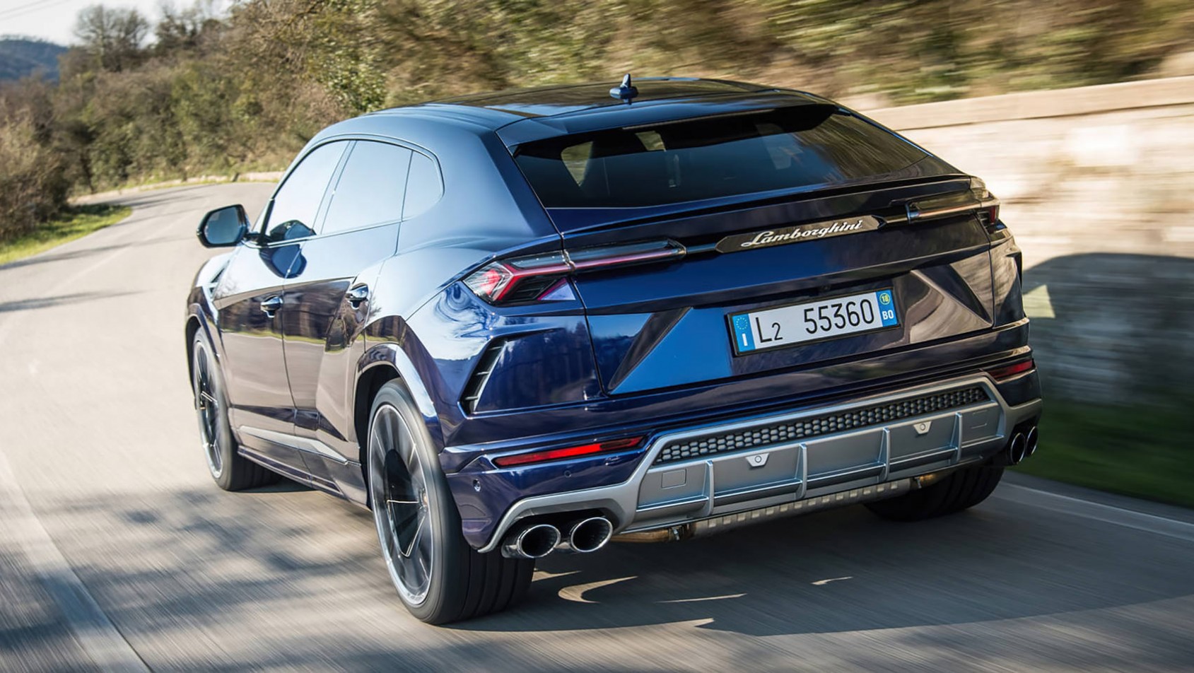 Lamborghini Urus - agresywny tył auta