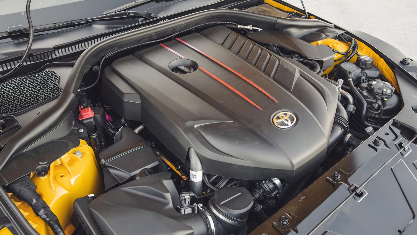 Toyota Supra GR pod maską