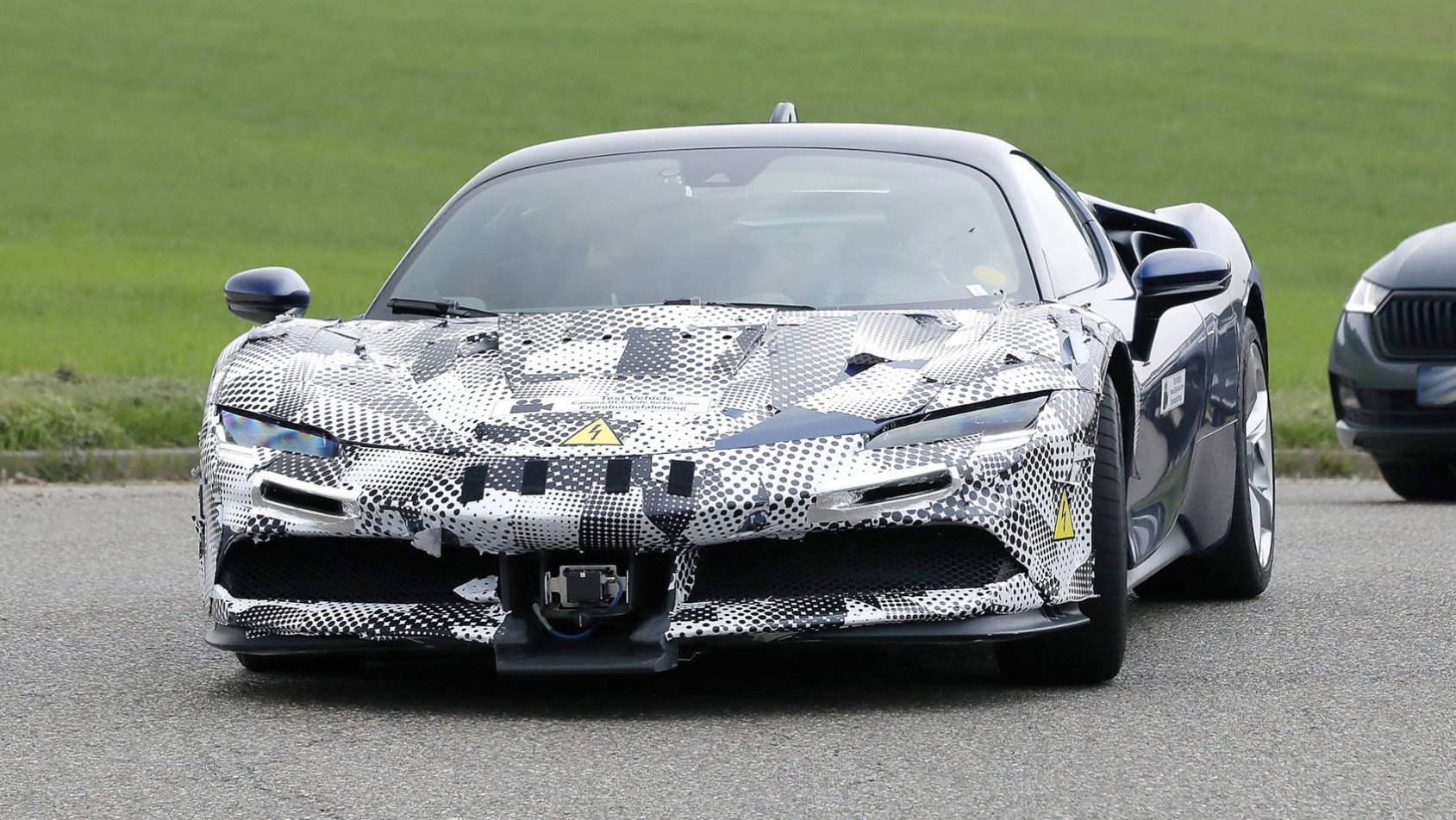 Ferrari SF90 na Niemieckich drogach