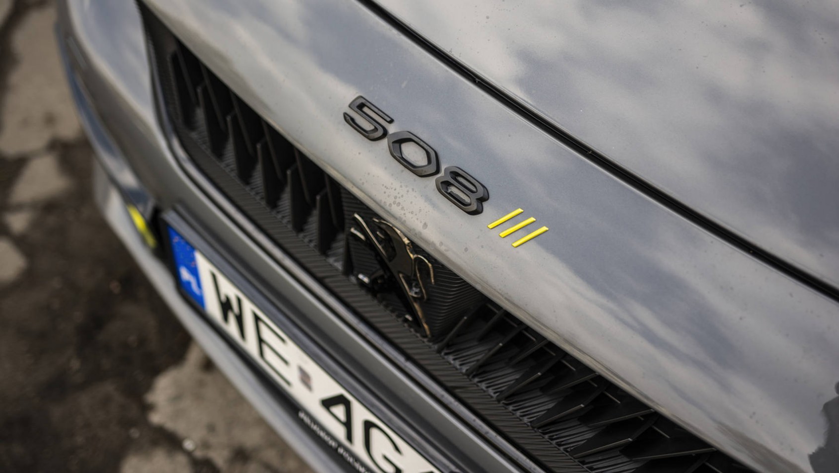 Peugeot 508 - znaczek 508 na masce
