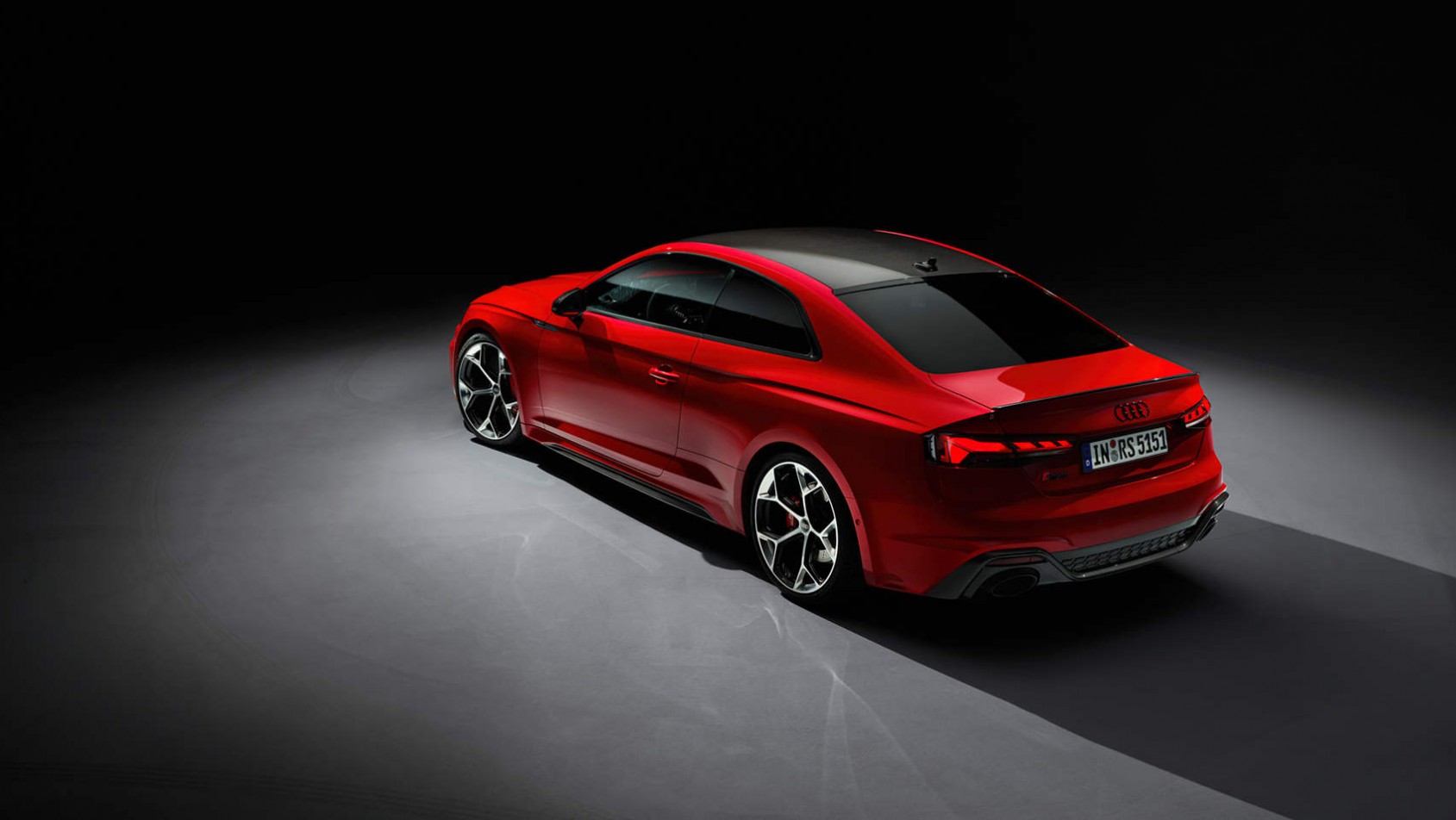 Czerwone Audi RS5