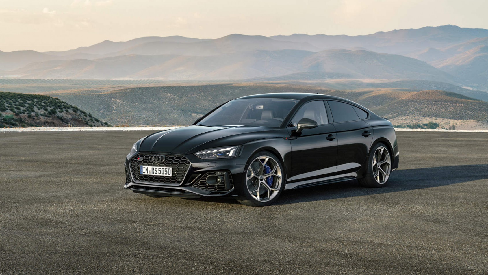 Czarne Audi RS5 - bok auta
