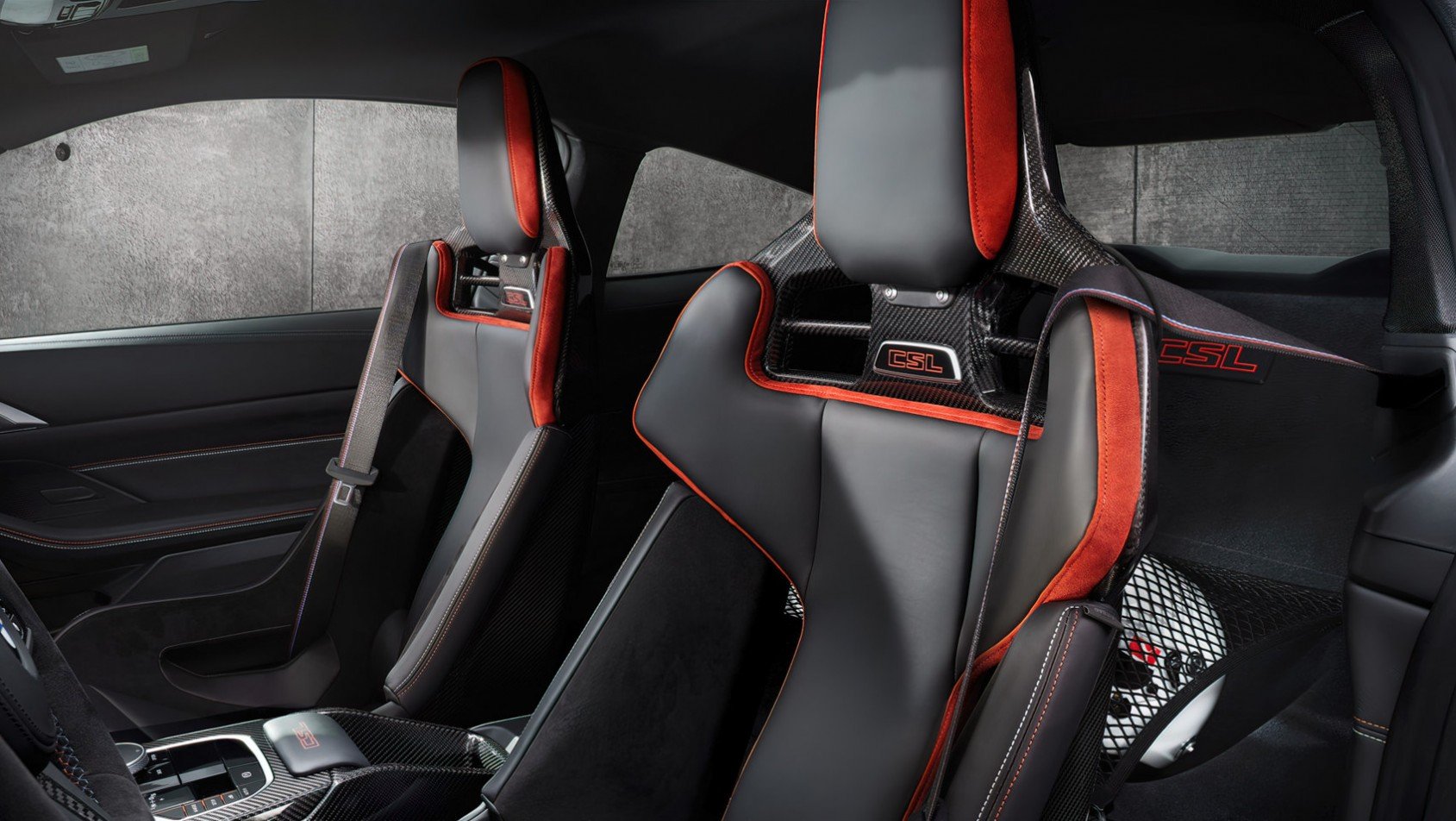 BMW_M4_CSL_fotele