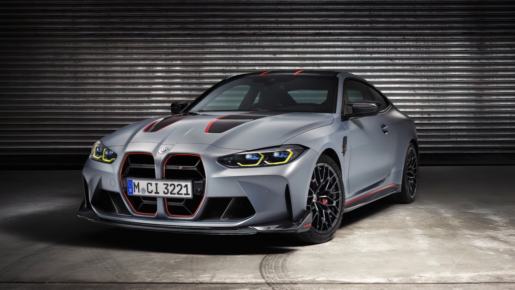 BMW_M4_CSL_sylwetka z przodu