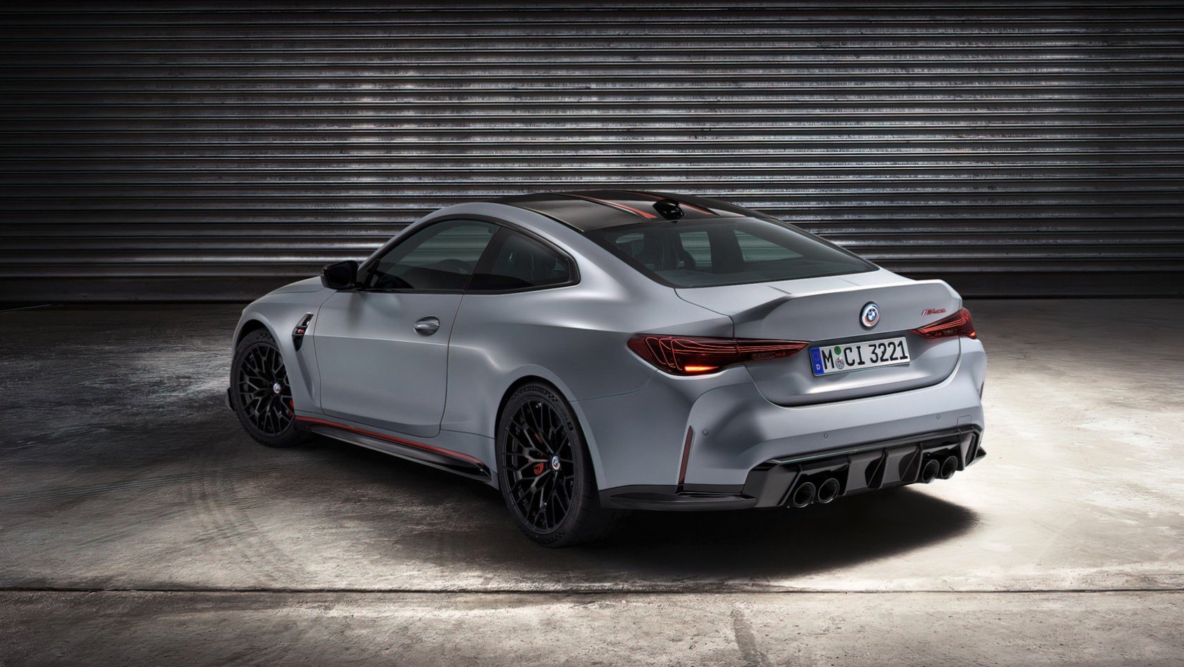 BMW_M4_CSL_sylwetka z tyłu