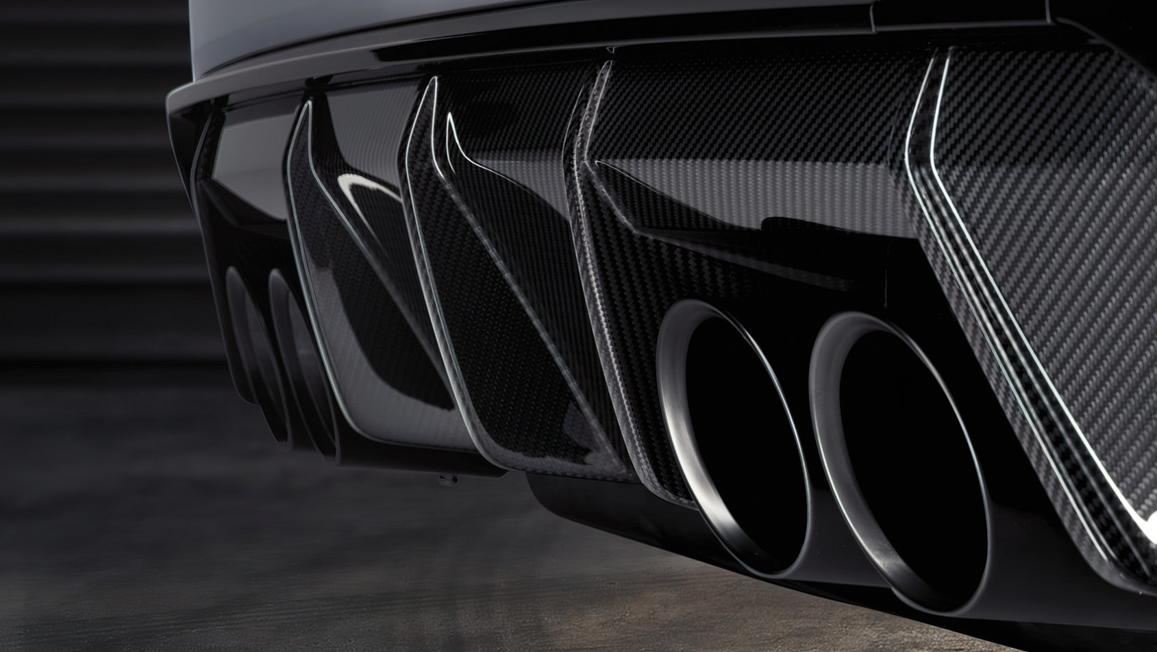 BMW_M4_CSL_wydechy