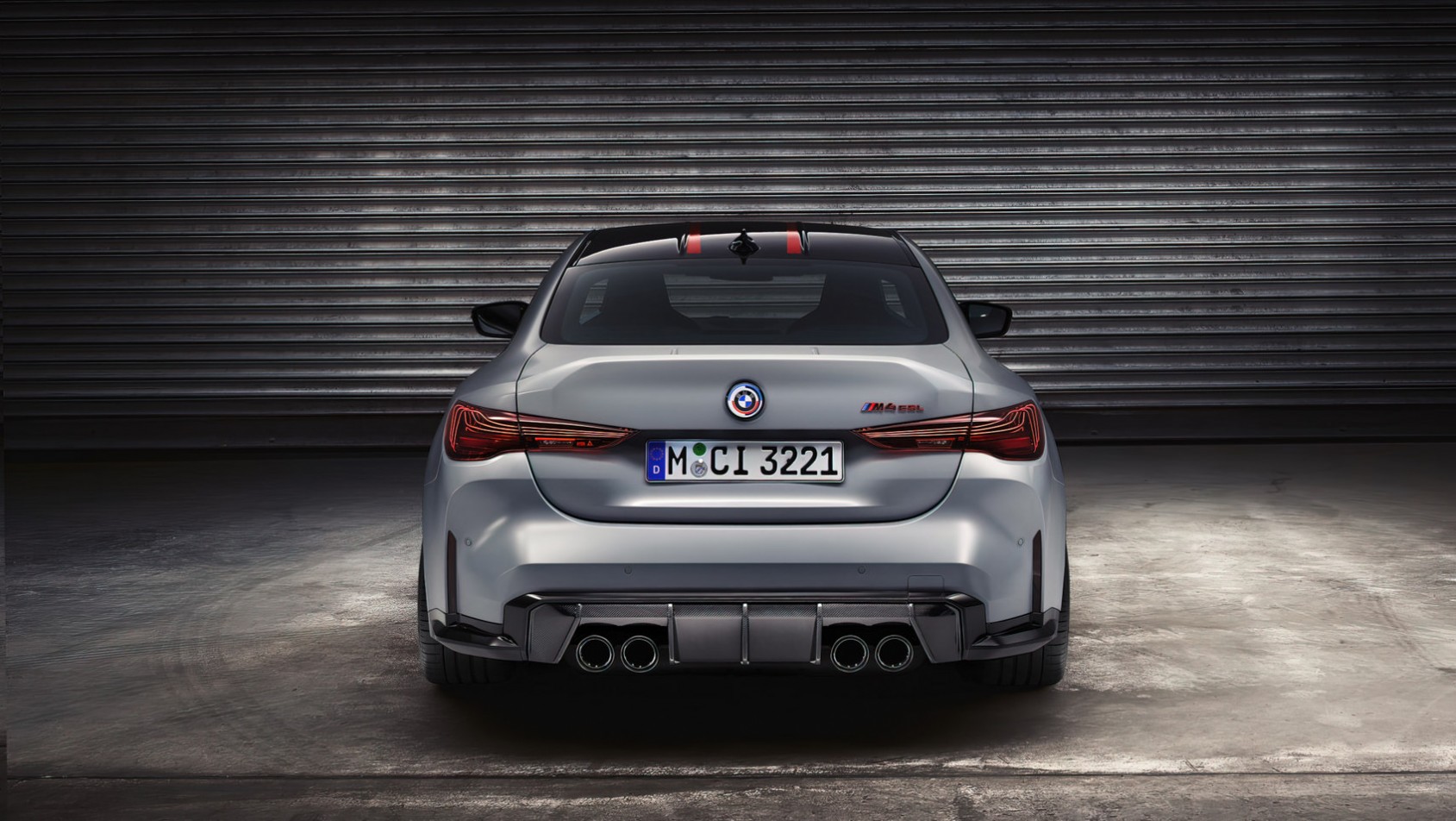 BMW_M4_CSL_sylwetla z tyłu