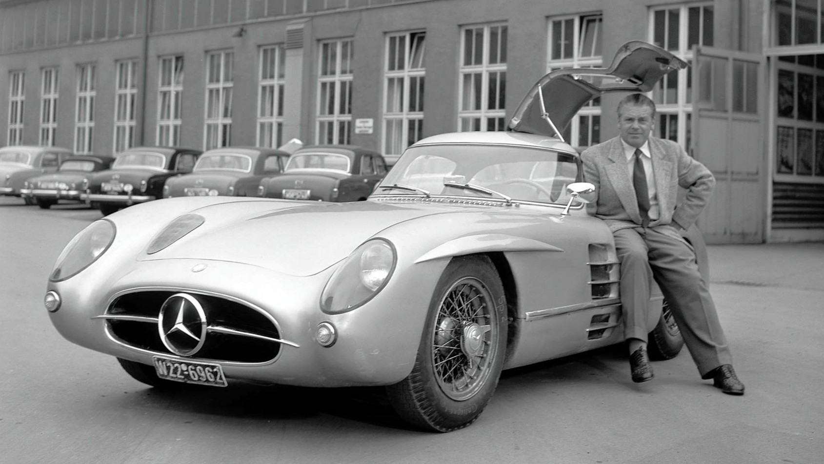 Mercedes-Benz 300 SLR Uhlenhaut na ulicy