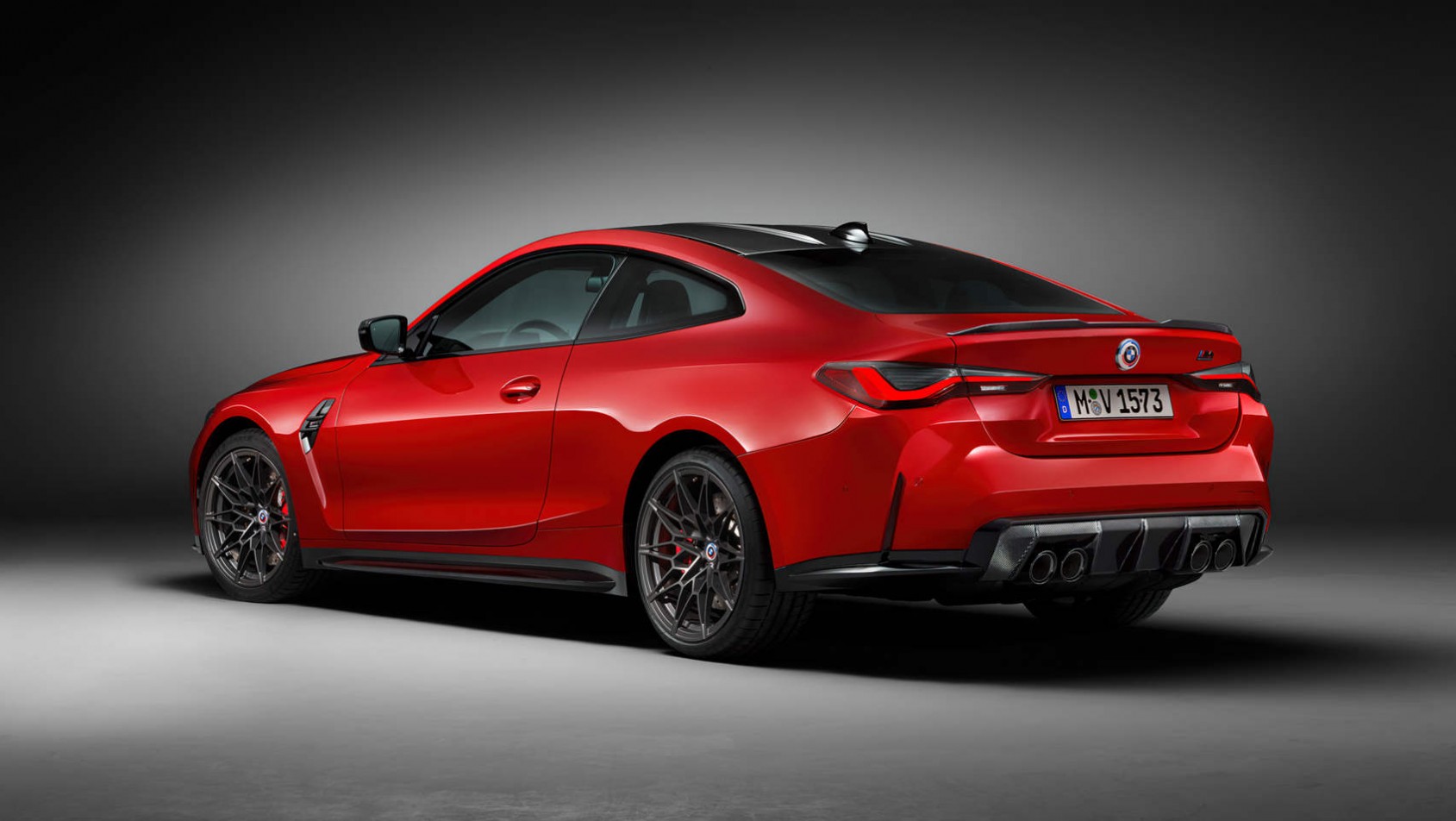 Czerwony BMW M4 Competition 50 Jahre - widok z tyłu