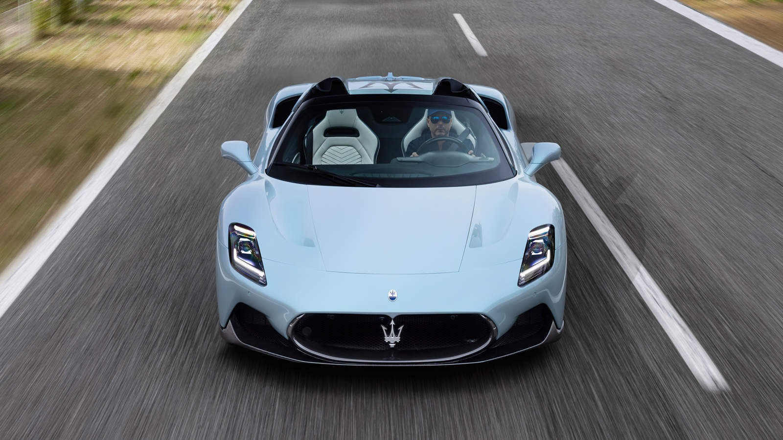 Maserati MC20 Cielo - na drodze - front auta