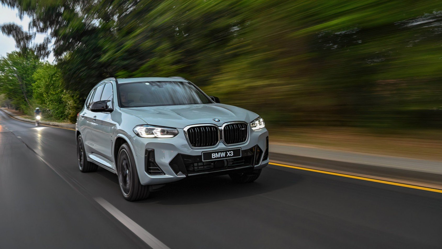 BMW X3 M40d na drodze