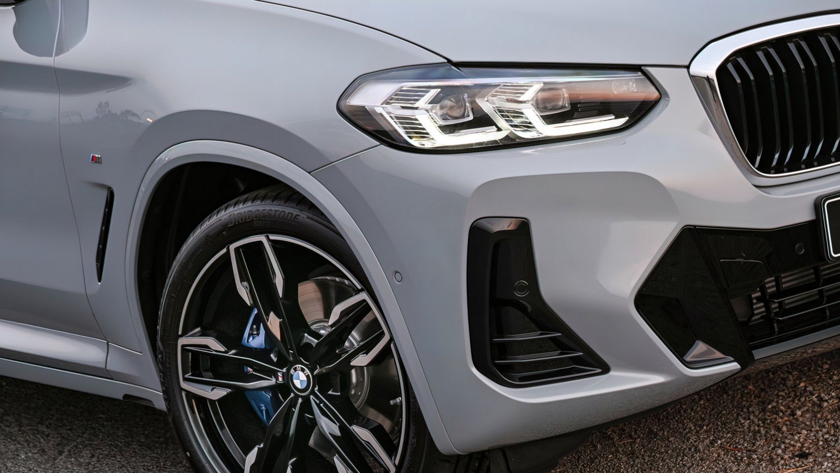 BMW X3 M40d przednie światła