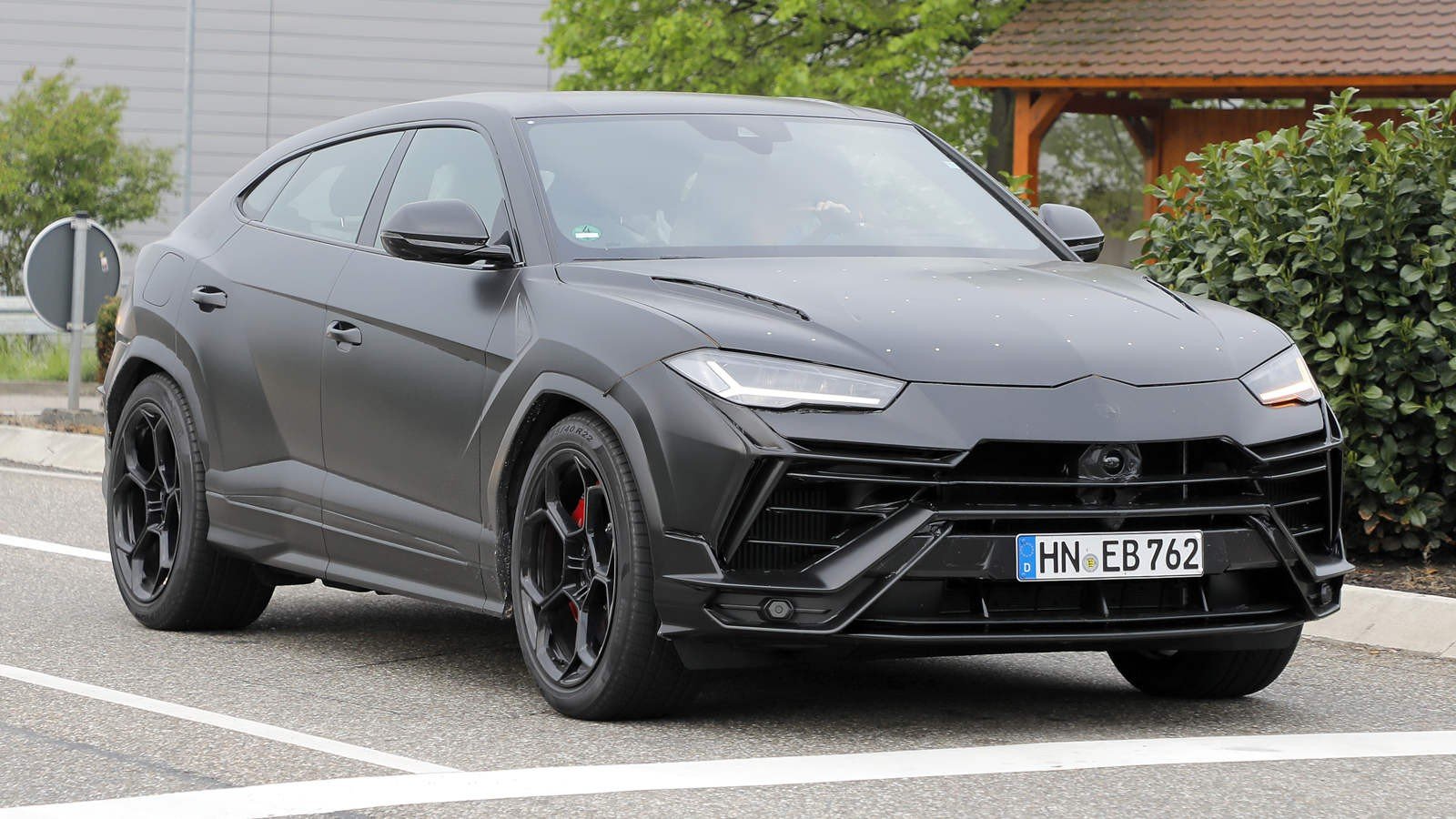Lamborghini Urus front auta