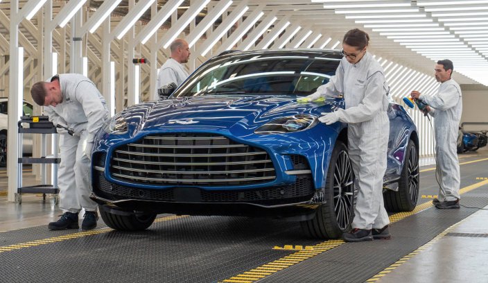 Aston Martin DBX707 w fabryce
