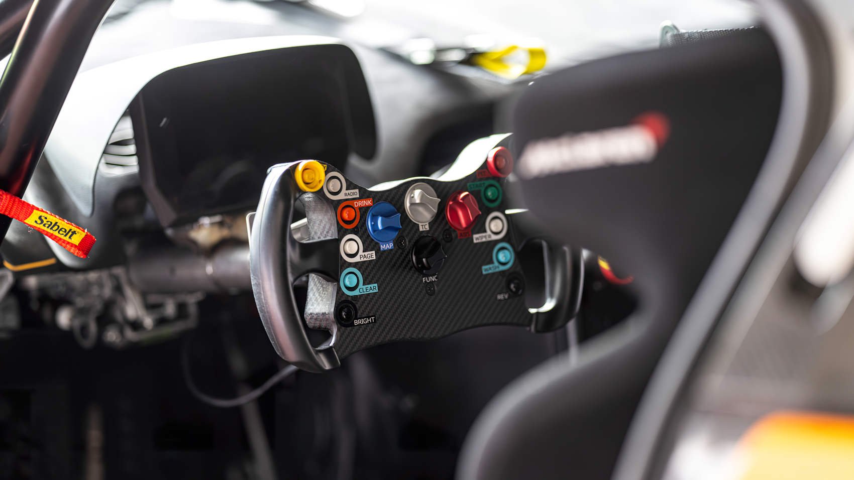 Nowy McLaren Artura GT4 - kierownica