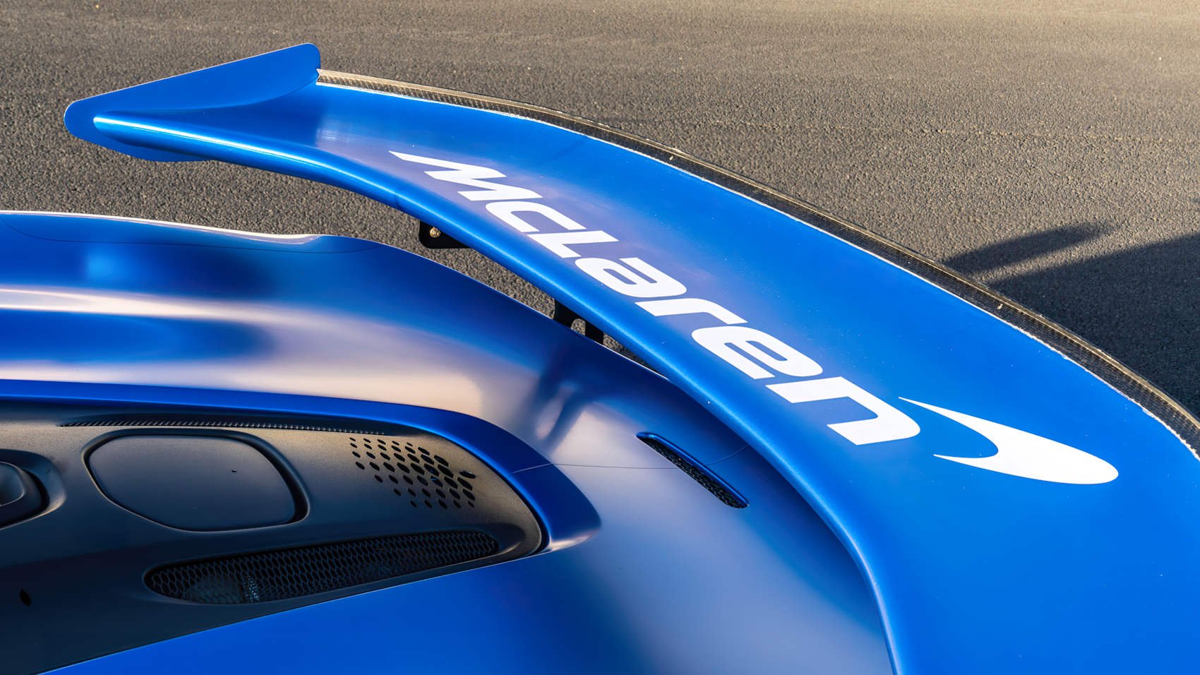Nowy McLaren Artura GT4 - tylne skrzydło