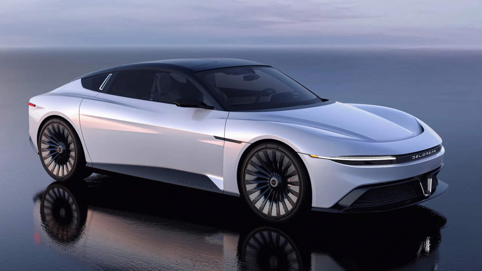 DeLorean Motor Company Alpha 5 - na tle zachodzącego słońca