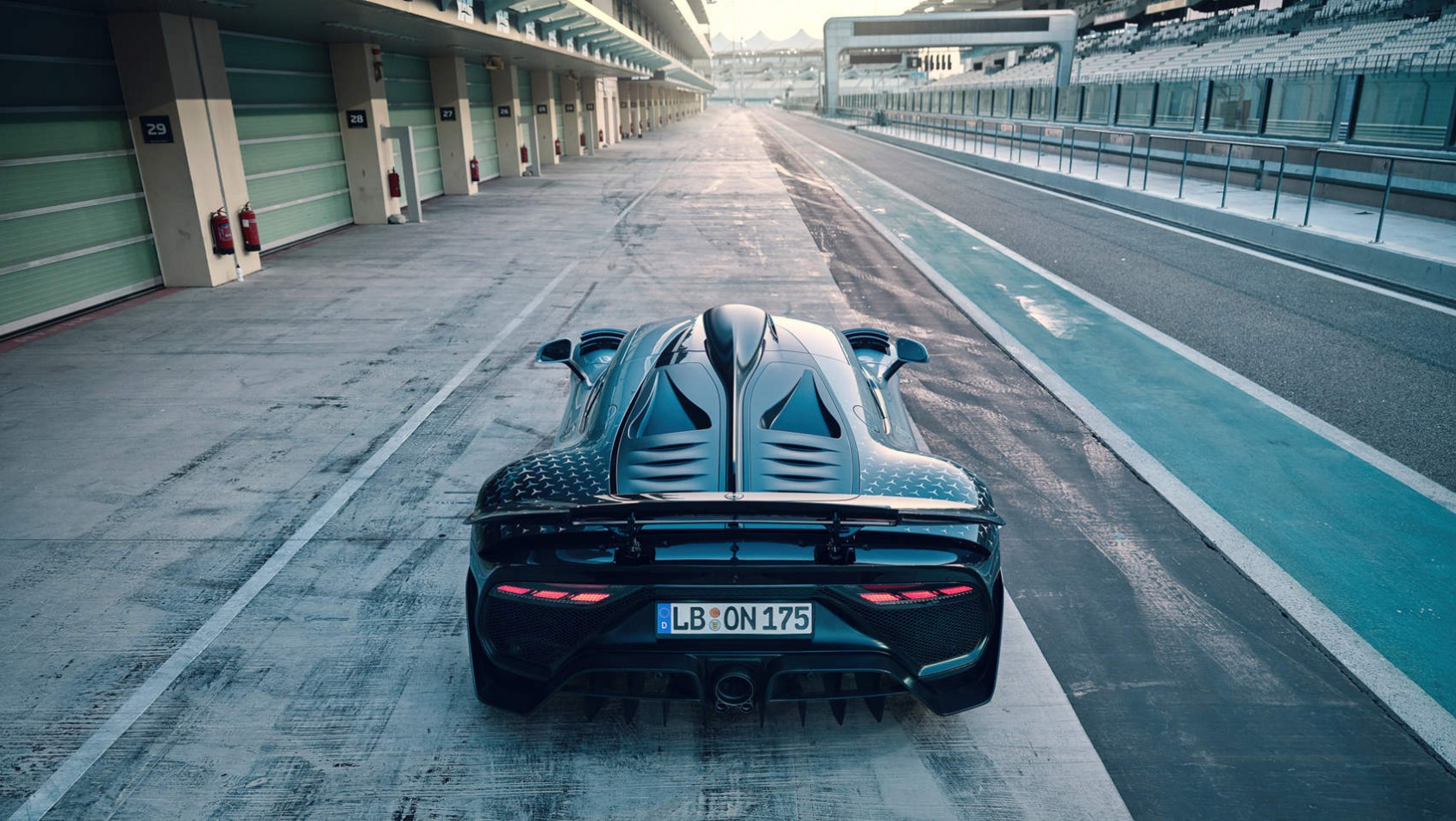 Mercedes-AMG Project One podczas sesji na torze