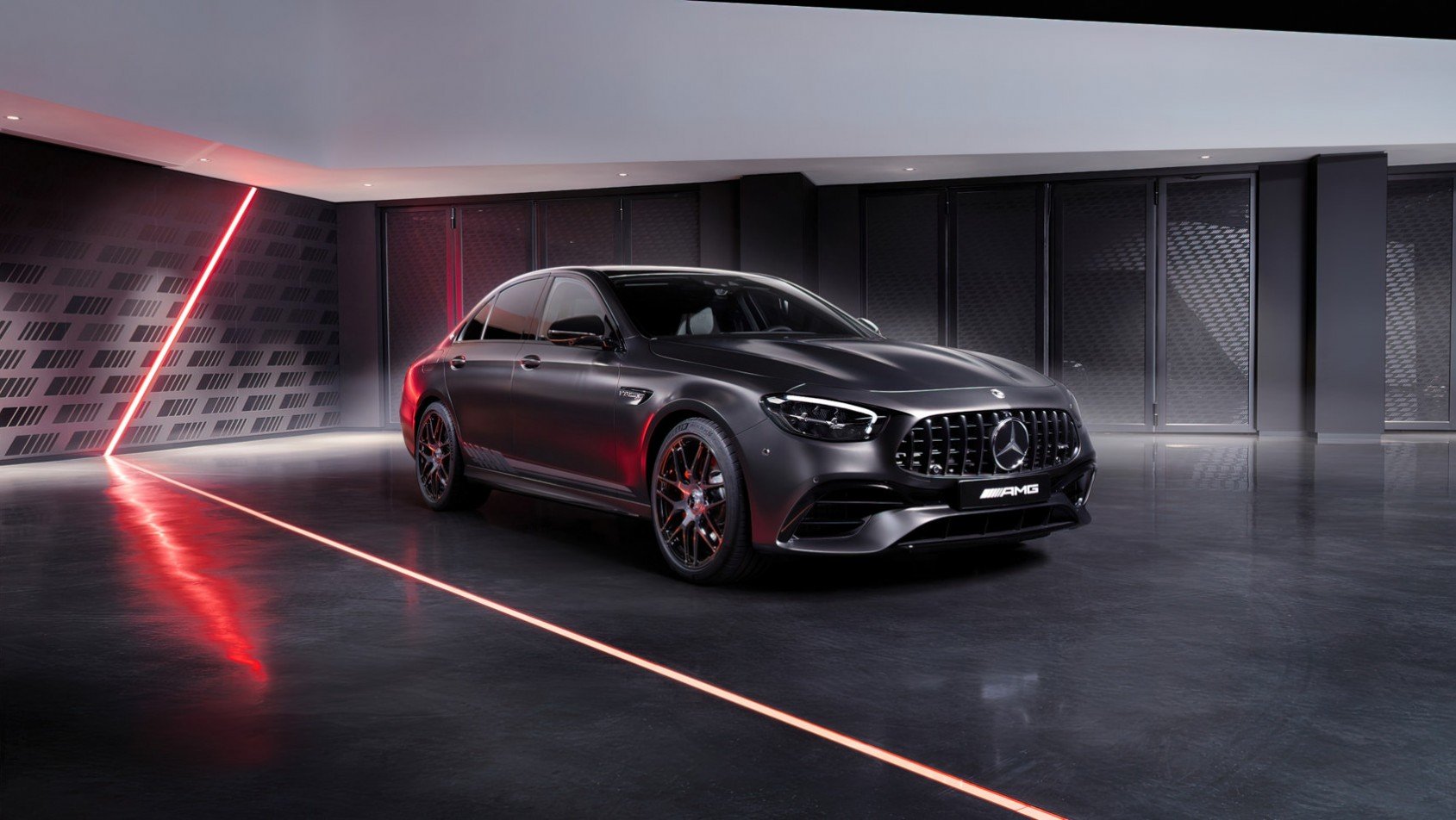 Mercedes-AMG E63 S sylwetka z przodu