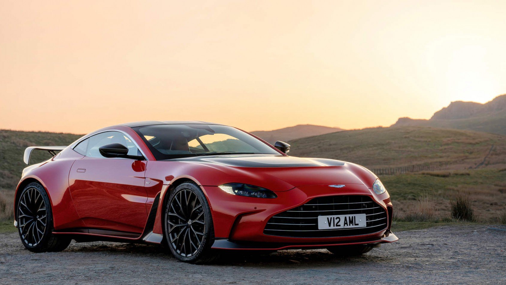 Aston Martin V12 Vantage sylwetka