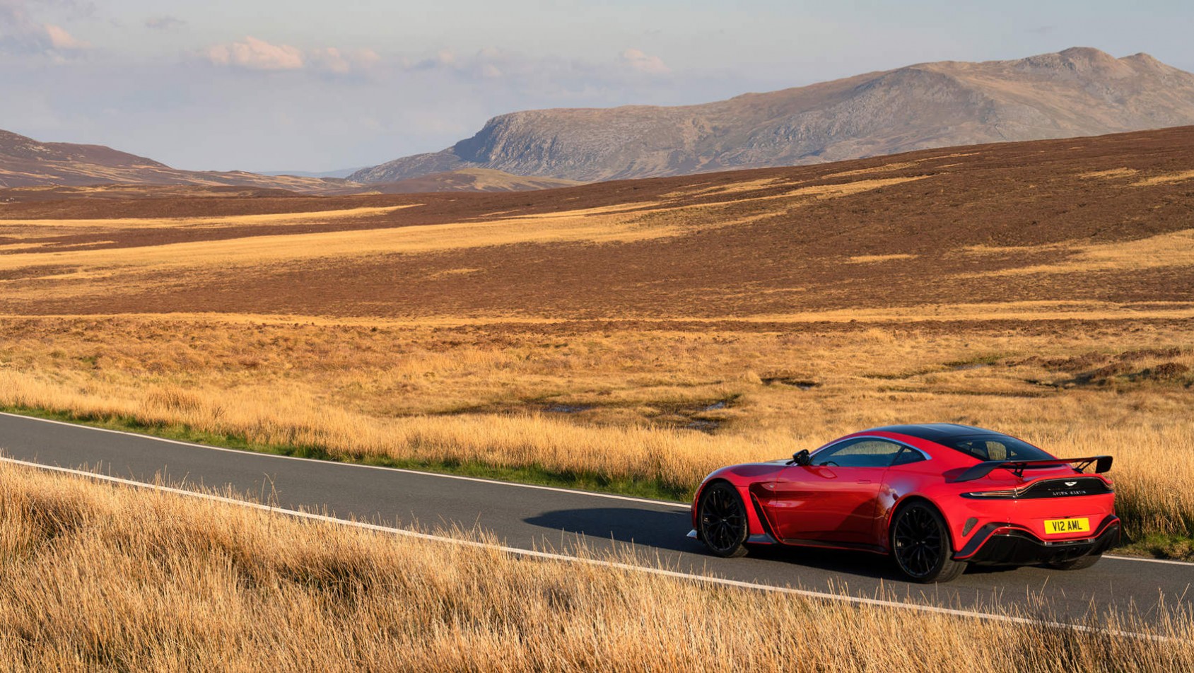 Aston Martin V12 Vantage podczas testów