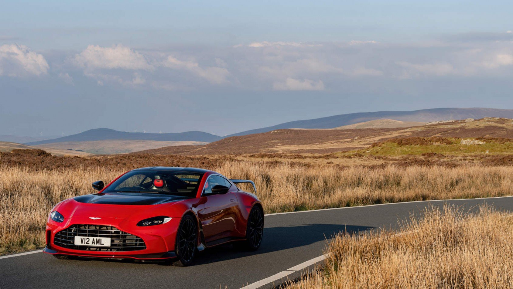 Aston Martin V12 Vantage z przodu