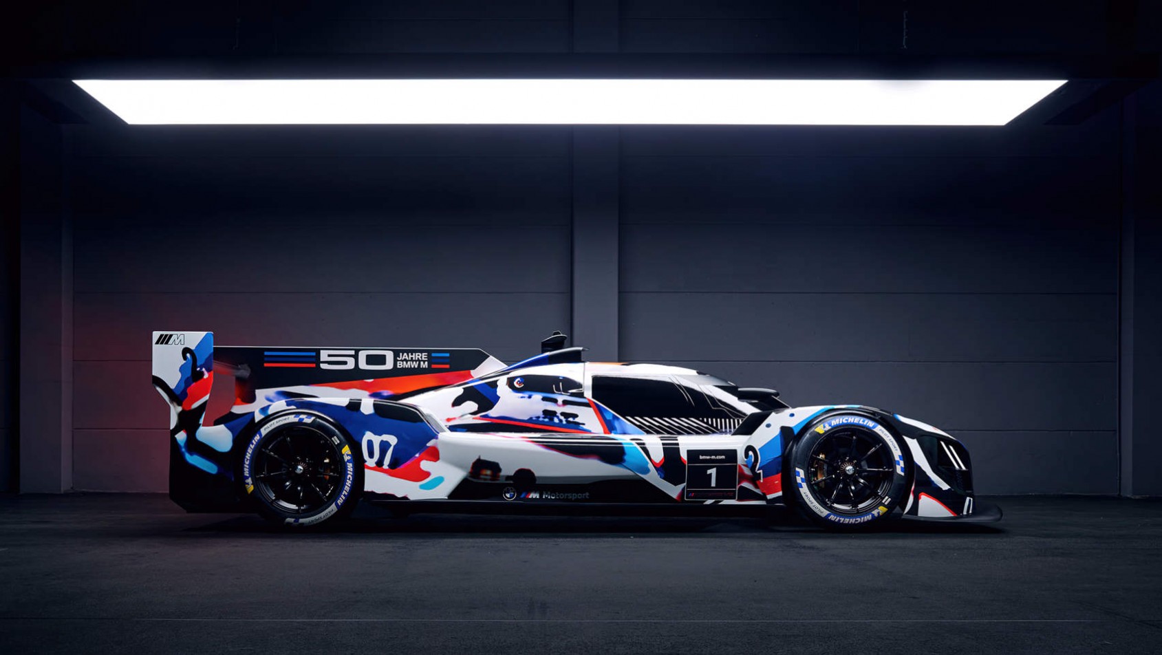 BMW M Hybrid V8 - linia auta