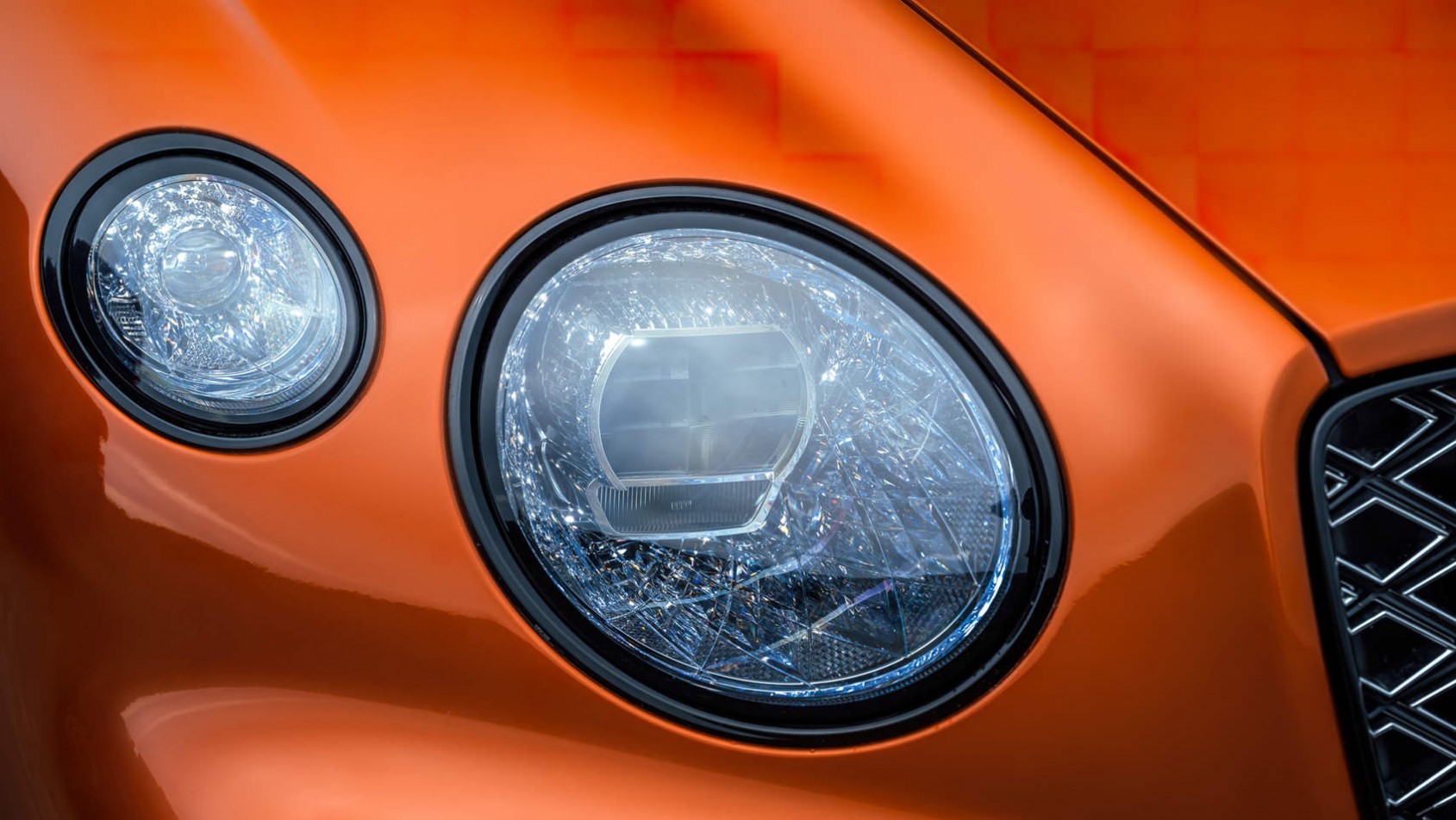 Bentley Continental GT Mulliner - charakterystyczne reflektory