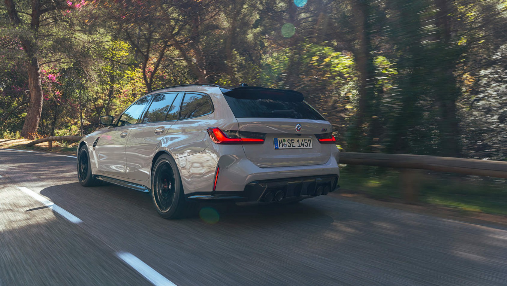 BMW M3 Touring Competition xDrive - zbliżenie na tył auta