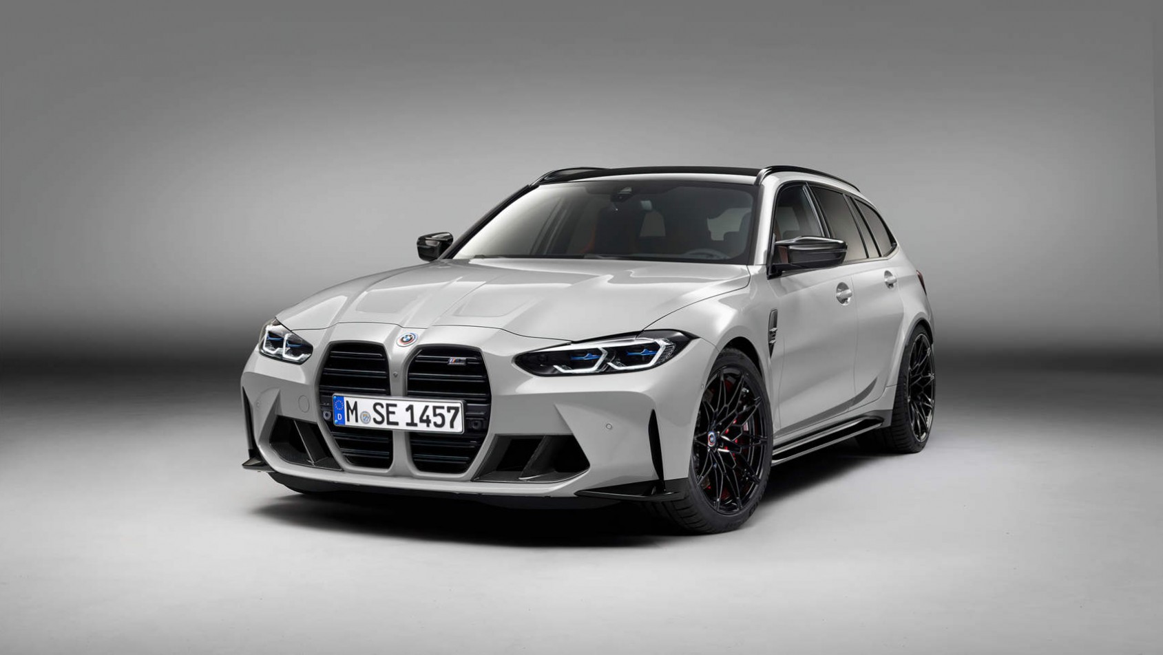 BMW M3 Touring Competition xDrive - studio front